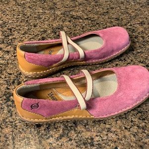 Born Woman’s 7 Two Toned Leather Upper Shoes